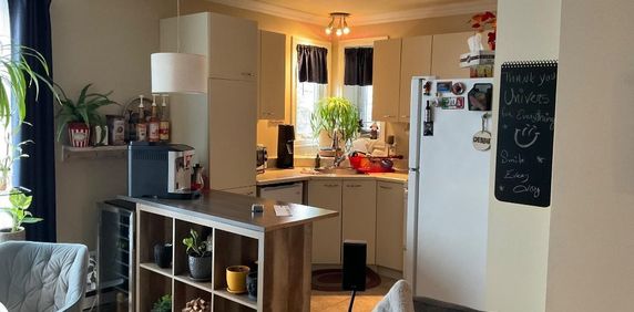 MÉTRO LAVAL 31/2 HAUT DE TRIPLEX LIBRE LE 1er AVRIL - Photo 2