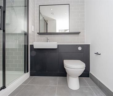 Flat , Fermont House, Beaufort Square, London - Photo 3