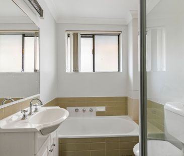 Lovely Updated Townhouse! - Photo 6