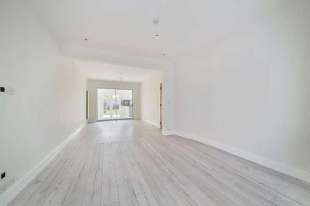 Clifton Avenue, Stanmore, HA7 - Photo 1