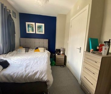 Rosemont Walk (room 4), Bramley, Leeds - Photo 4