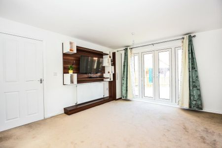 5 bedroom semi-detached house to rent - Photo 2