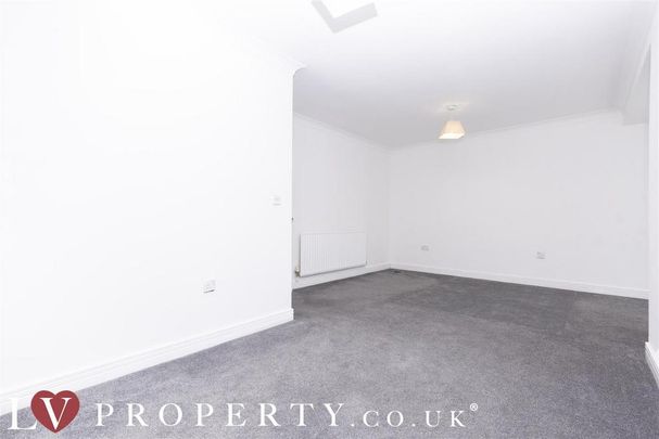 4 bedroom end of terrace house to rent - Photo 1