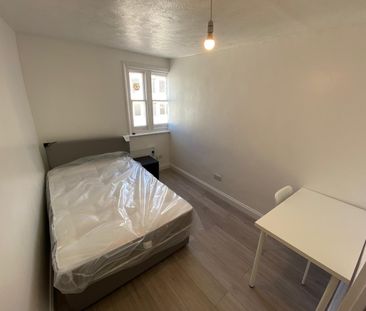 2 Bed Flat, Western Road, BN3 - Photo 1