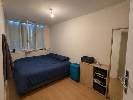 Location Appartement 4 pièces 73m² BRON 69500 - Photo 3