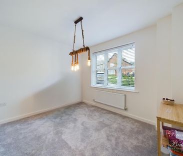 4 bedroom detached house to rent - Photo 4