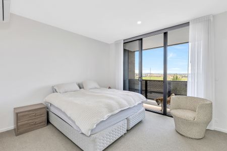 Spacious interiors, Stunning Molonglo Views - Photo 3