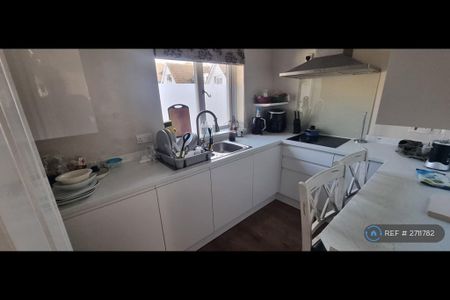 1 bedroom in a house share to rent - Photo 5