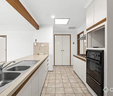 3 Lexcen Close, Berwick, Vic 3806 - Photo 3