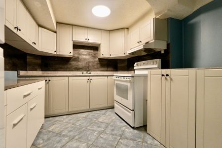 For Lease - 1627 Logandale Drive, Mississauga, Ontario - Photo 3