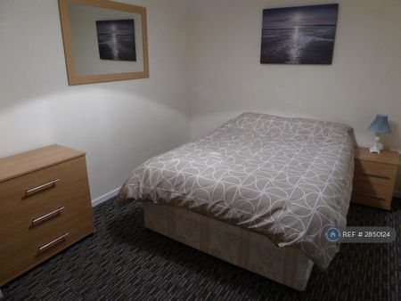 1 bedroom in a house share to rent - Photo 3