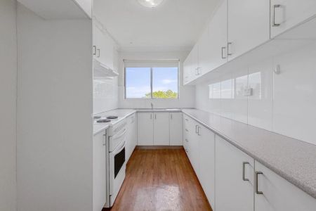 Restored & Refurbished Expansive Apartment For Lease In Prime Location - Photo 2