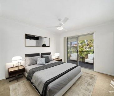 3BR townhouse in a convenient location - Photo 2