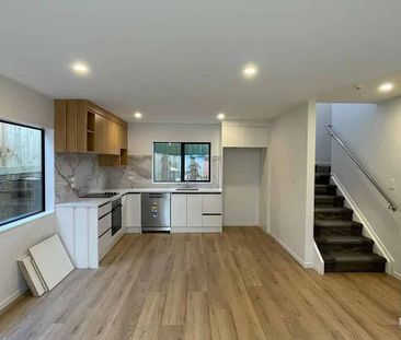 Near New 3 Bedroom + 2.5 Bathrooms + Garage - Photo 5