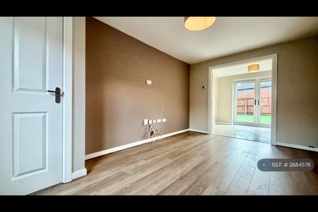 3 bedroom detached house to rent - Photo 2