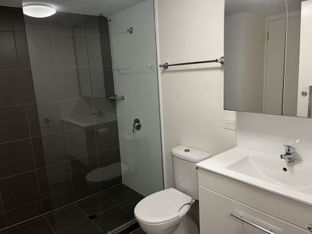 Modern and convenient apartment in prime location! - Photo 5