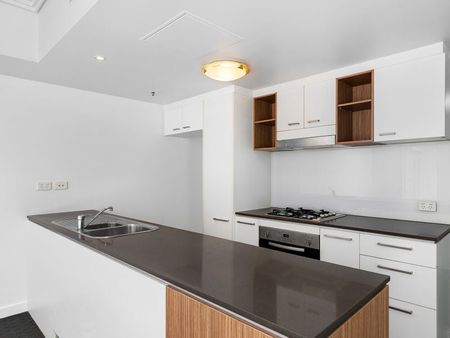 ULTRA MODERN INNER CITY APARTMENT - Photo 2