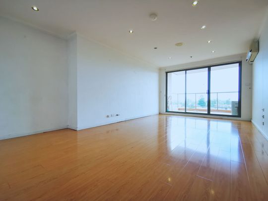 Prime Hurstville Location | Contemporary 3-Bedroom Apartment with Waterviews - Photo 1