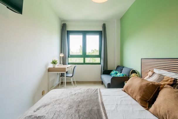 Plaça de les Bandes de Música de la Comunitat Valenciana, Valencia, Valencian Community 46013 - Photo 1