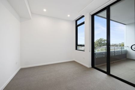 Sunlit Two Bedroom Apartment - Photo 2