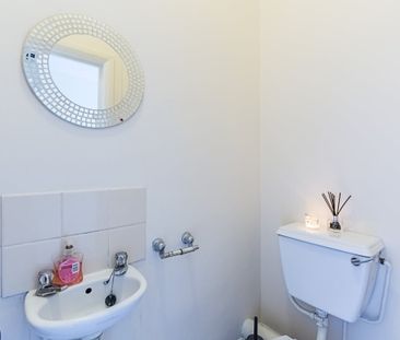 2 bedroom flat to rent - Photo 6