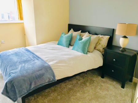 Premium - 2 bed Apartment - 9th Floor - £2000 per month​​​​​​ - Photo 4