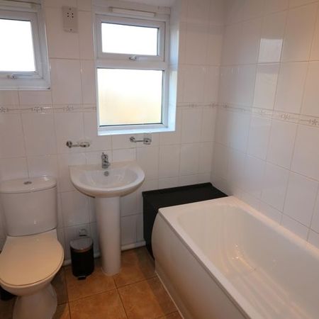 3 Bed Terraced House, Beaumont Crescent, CV6 - Photo 3
