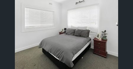 Charming 3 Bedroom Home - Photo 3