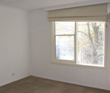 Double Story Townhouse With Air-Conditioning - Great Location! - Photo 1