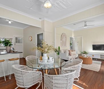 Charming 2-Bedroom House in the Heart of Moorooka - Photo 2