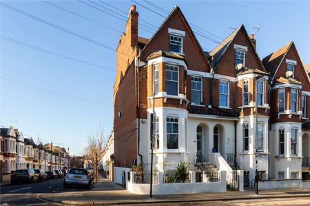 Excellent three bedroom garden flat just moments from Highbury Fields. - Photo 2