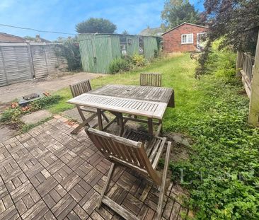 1 bedroom in a house share to rent - Photo 4
