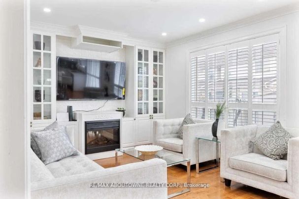 Detached Home For Lease | W9245835 - Photo 1