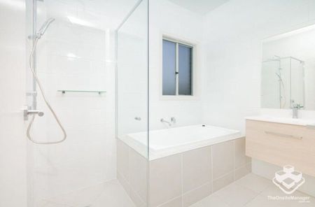 Brand New 4 Bedder Family House unbeatable LOW price $630 pw - Photo 5