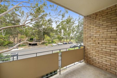 LIGHT AND AIRY 2BEDROOM APARTMENT - GREAT LOCATION - Photo 2