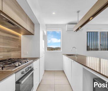 Expansive 2 Bed + Study Furnished Unit! - Photo 1