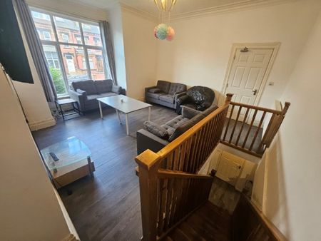 30 Brudenell Avenue, Hyde Park, Leeds, LS6 1HD - Photo 2