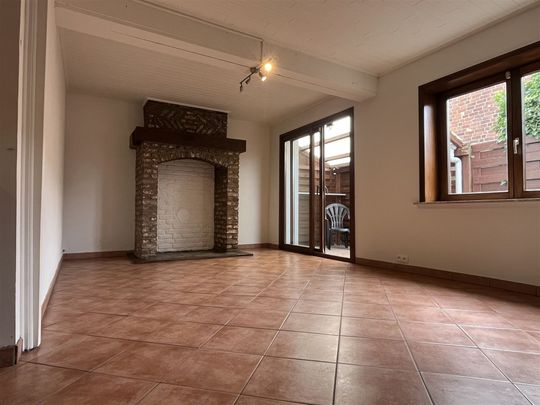 Jolie maison rénovée avec cour au centre du village - Photo 1