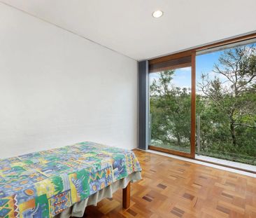 Peaceful Two-Bedroom Flat with Stunning Middle Harbour Views - Photo 5