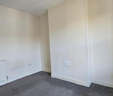 5 bedroom end of terrace house to rent - Photo 4