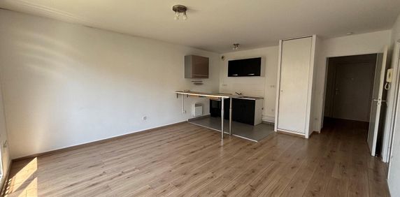 Location Appartement 2 pièces 48m² VALENCIENNES 59300 - Photo 2