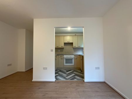 2 Bed Maisonette, Newcroft Drive, M9 - Photo 5