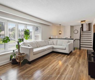 Detached Home For Lease | W9239445 - Photo 2