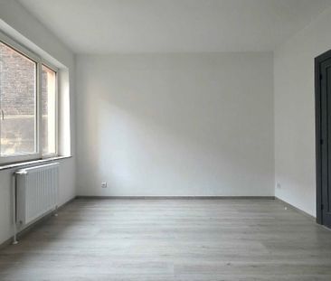 Appartement te huur in Charleroi voor € 650 met 1 slaapkamer - Photo 6