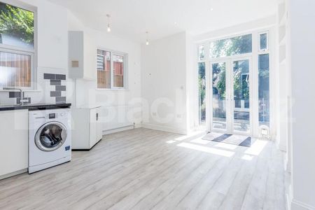 On a sought after Road in Muswell Hill a stunning 2 bedroom property with garden - Photo 3