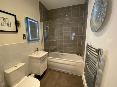 2 bedroom flat to rent - Photo 5