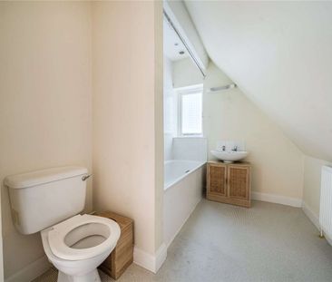 A two-bedroom cottage with driveway and garage in Oare village. - Photo 2