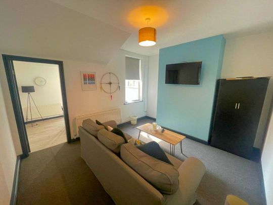 4 bedroom terraced house to rent - Photo 1