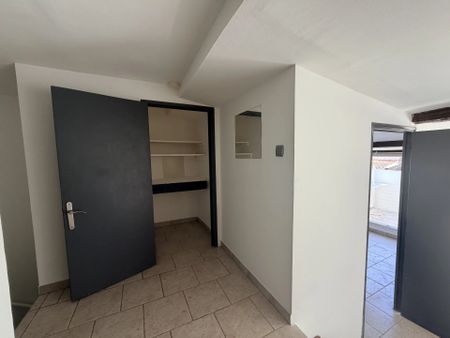 Location Appartement 2 pièces 29m² LA CIOTAT 13600 - Photo 3