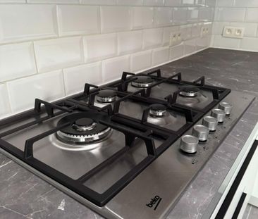TE HUUR – Volledig vernieuwde woning op toplocatie in Aalst! - Foto 6